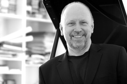  Rainer Maria Klaas am Flügel im Pianohaus van Bremen Dortmund